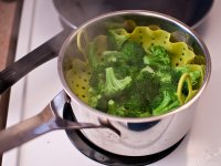 Czemu warto gotować warzywa oraz inne artykuły na parze?