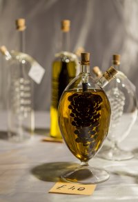 olej w dekoracyjnej butelce